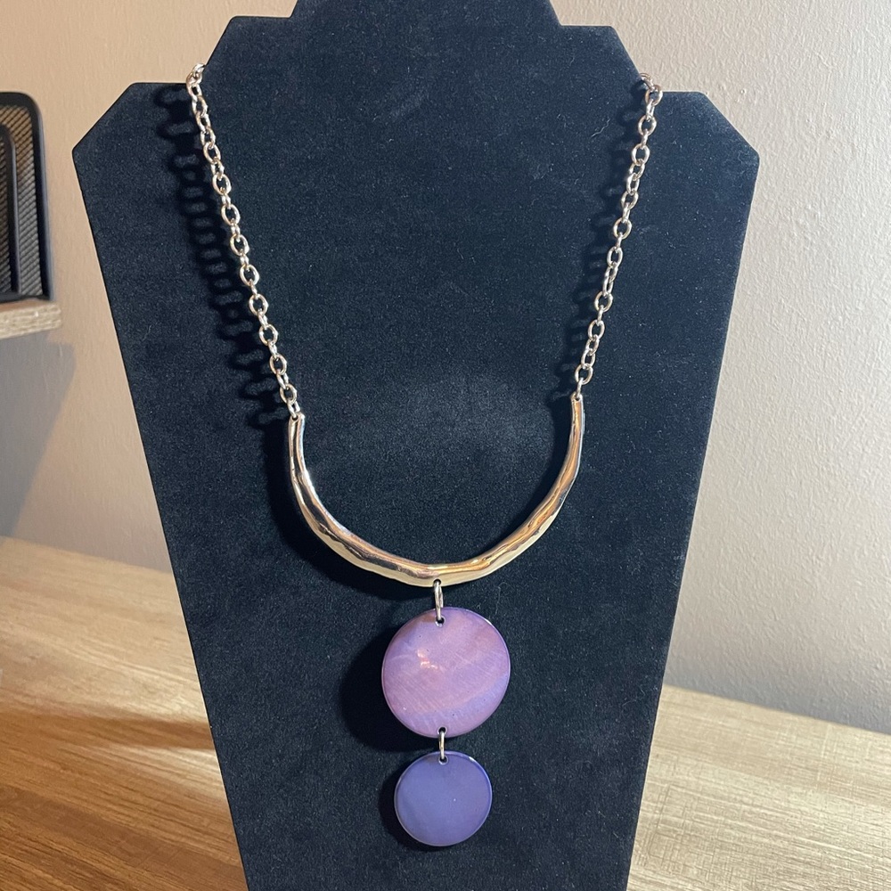 Beautiful adjustable necklace.